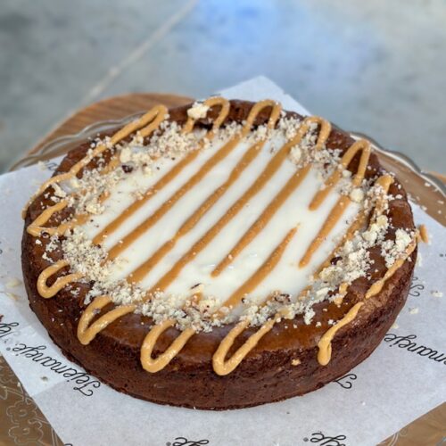 TARTA BROWNIE<br/>CACAO Eco de Ecuador, crema de Coco<br/>y mantequilla de Cacahuete